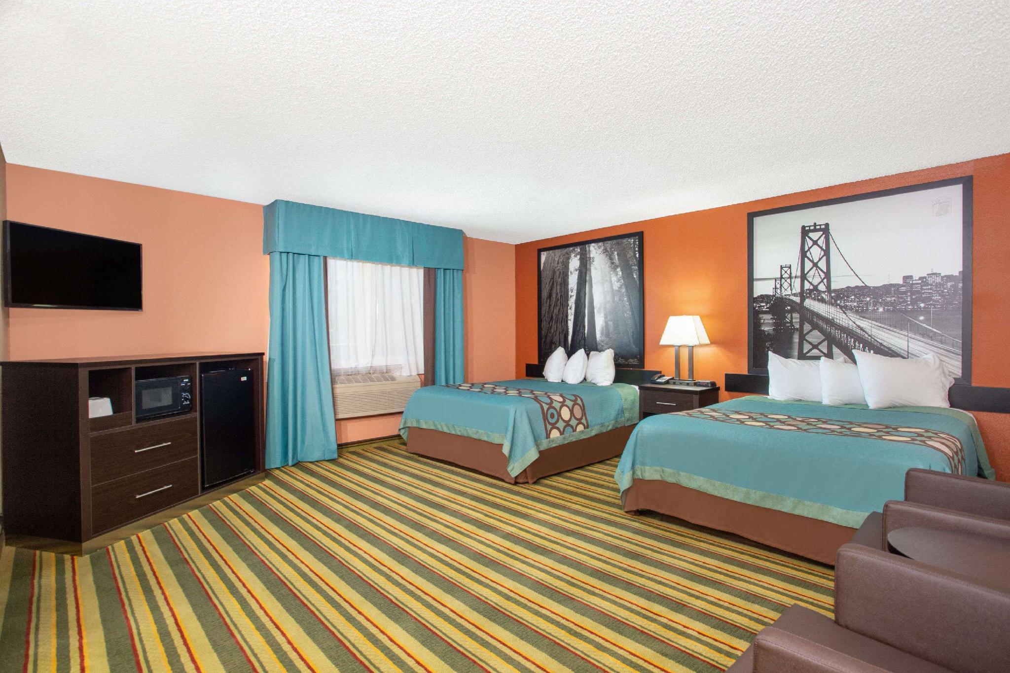 スーパー 8 バイ ウィンダム チコ 写真