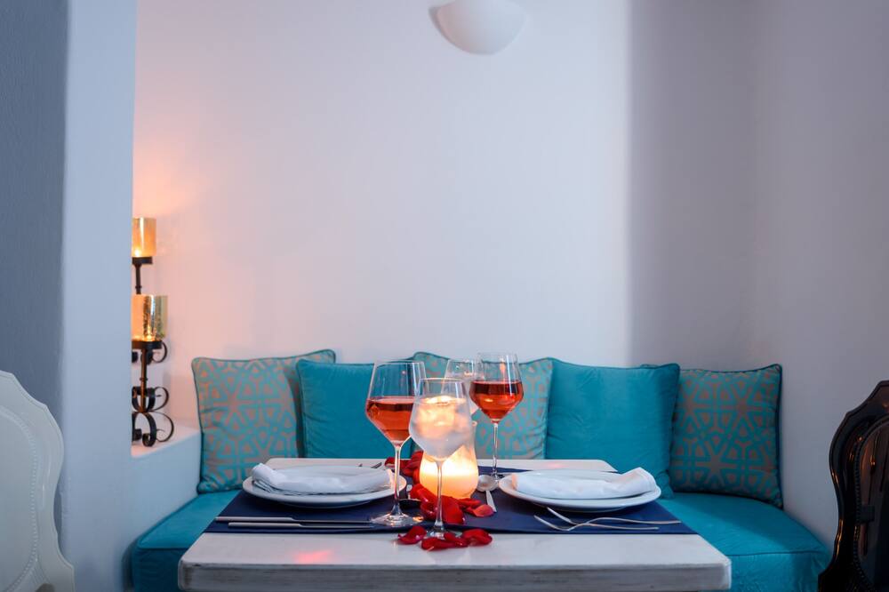 アバブ ブルー スイーツ 写真