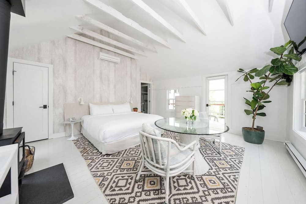 ホワイト ムース イン 写真