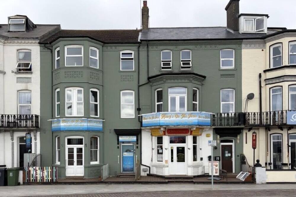 Henry's On The Prom 写真