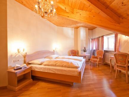 ホテル ティロル 写真