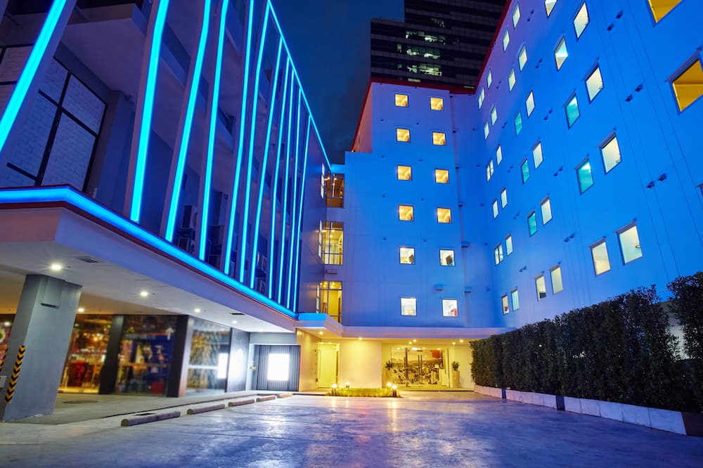 イージー プラネット バンコク スラウォン 写真