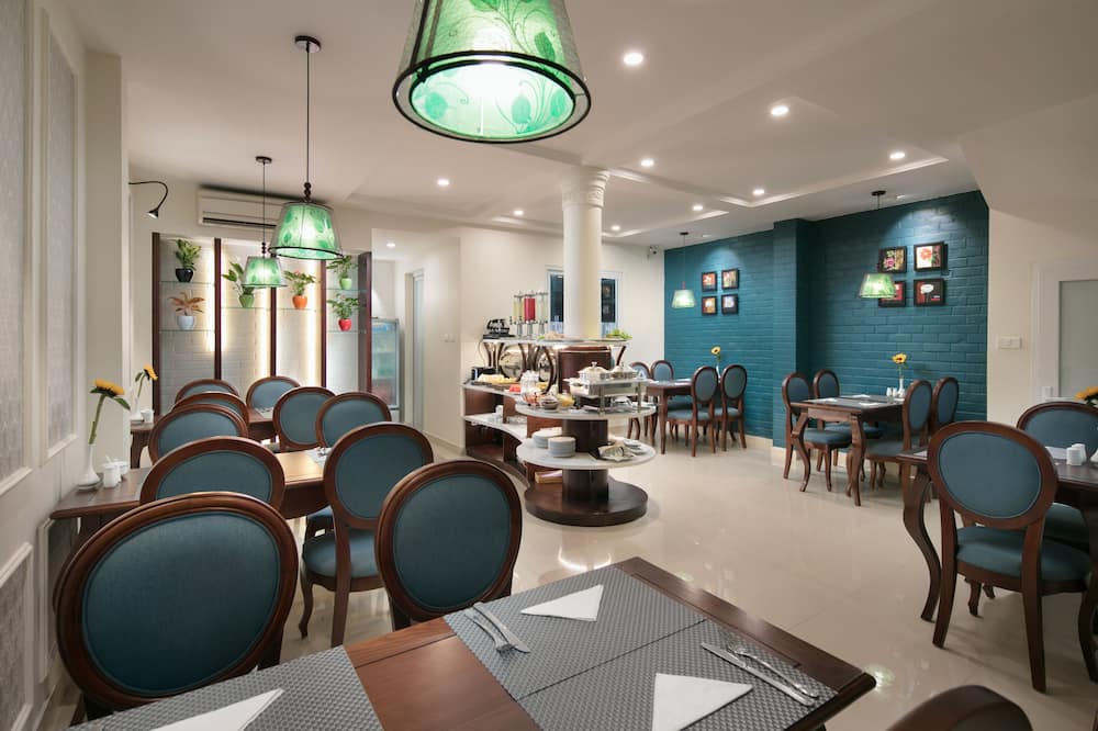 ホリデイ エメラルド ホテル 写真