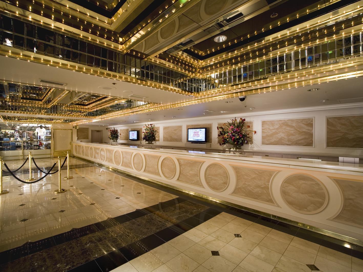 フォー クイーンズ ホテル&カジノ 写真