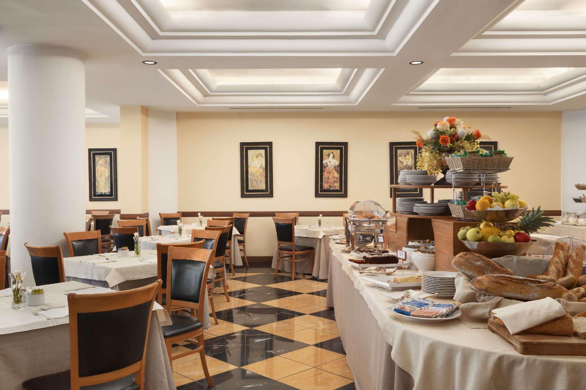 ラマダ ナポリズ シティ センター 写真