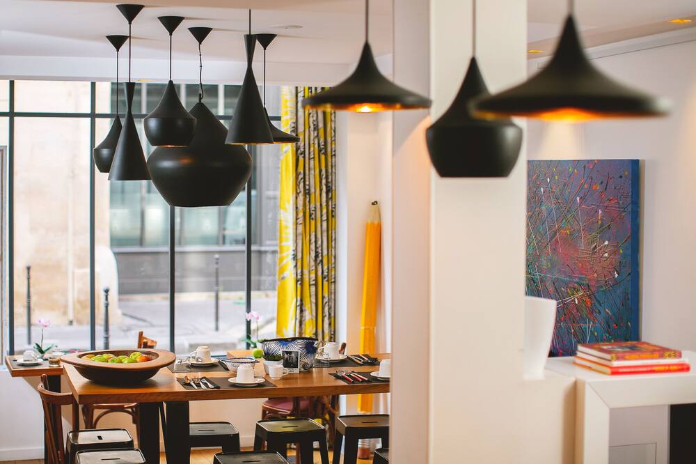 ホテル クレヨン 写真