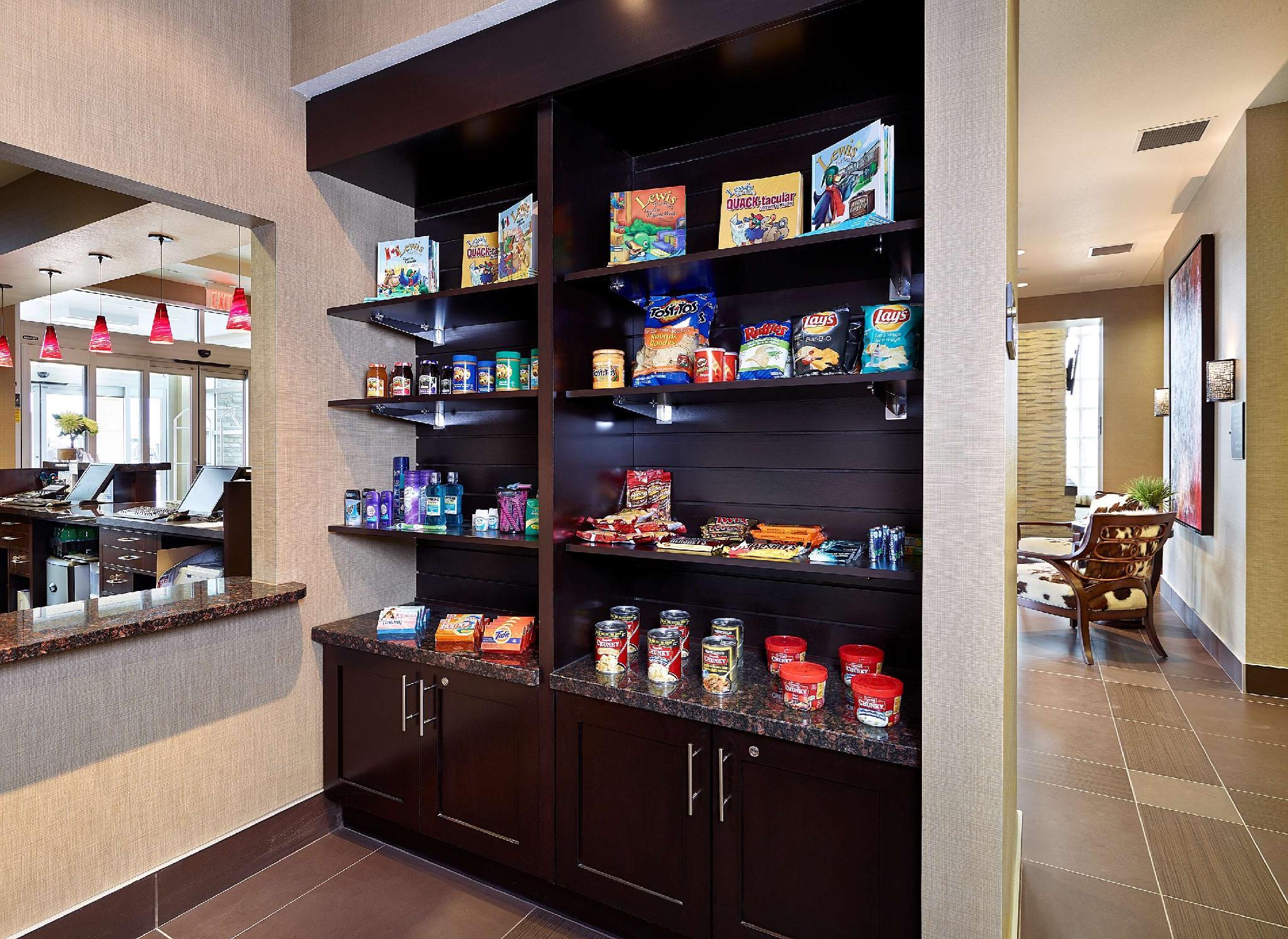 ホームウッド スイーツ バイ ヒルトン カルガリー エアポート 写真