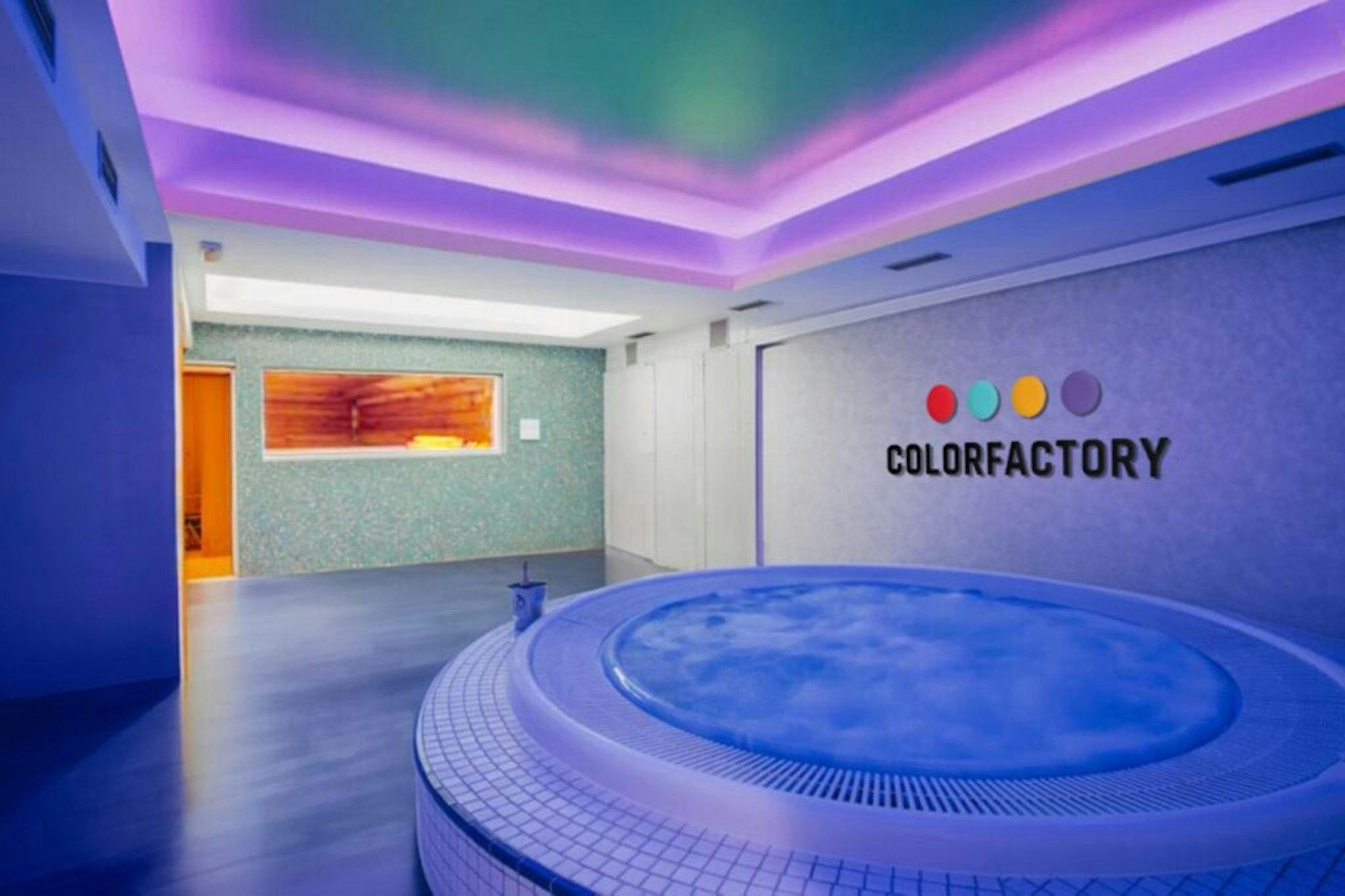 カラーファクトリー スパ ホテル 写真