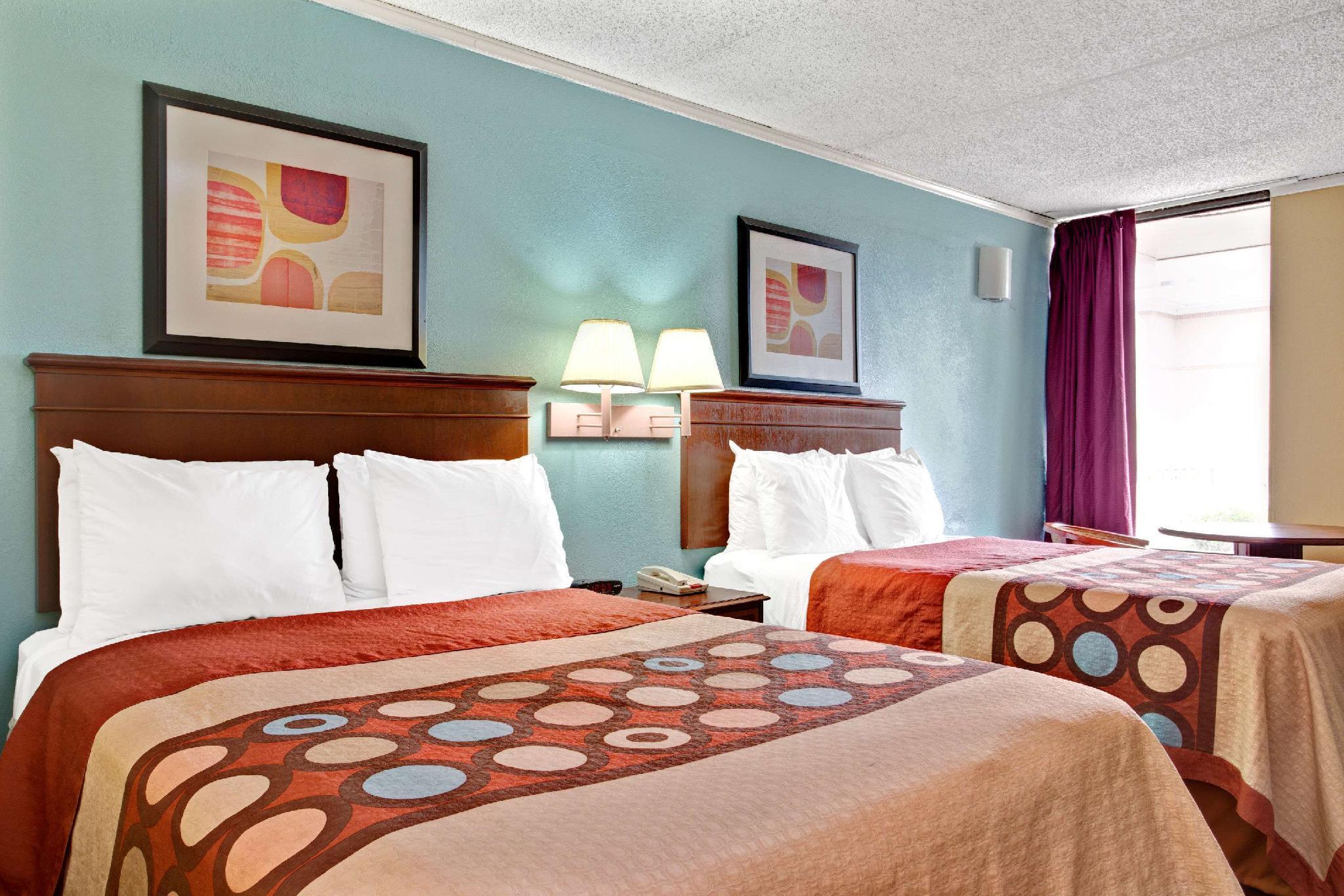 スーパー 8 バイ ウィンダム ラレー ダウンタウン 写真