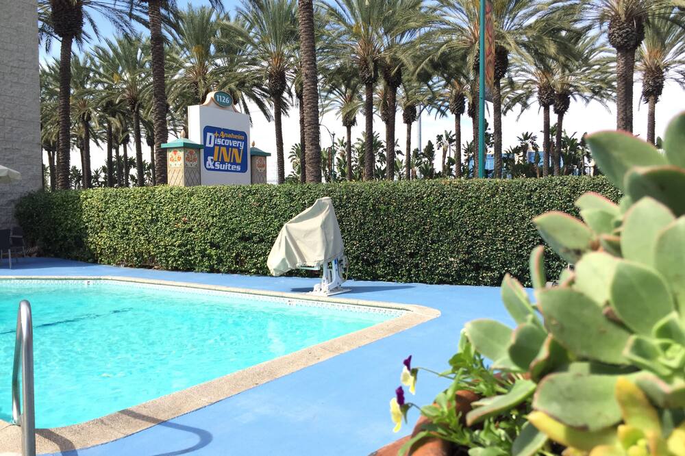 アナハイム ディスカバリー イン & スイーツ 写真