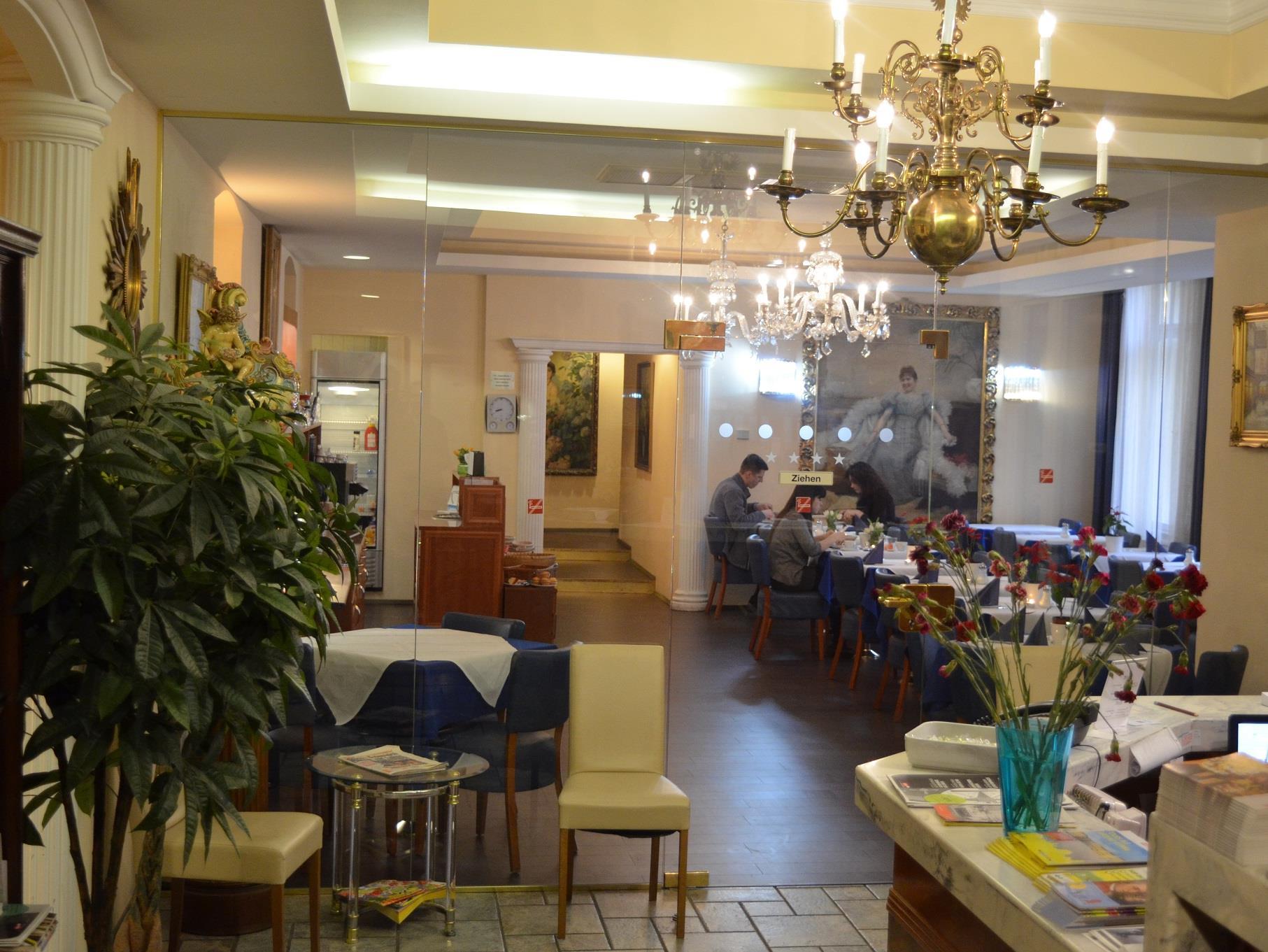 ホテル ペンション エクセレンス 写真