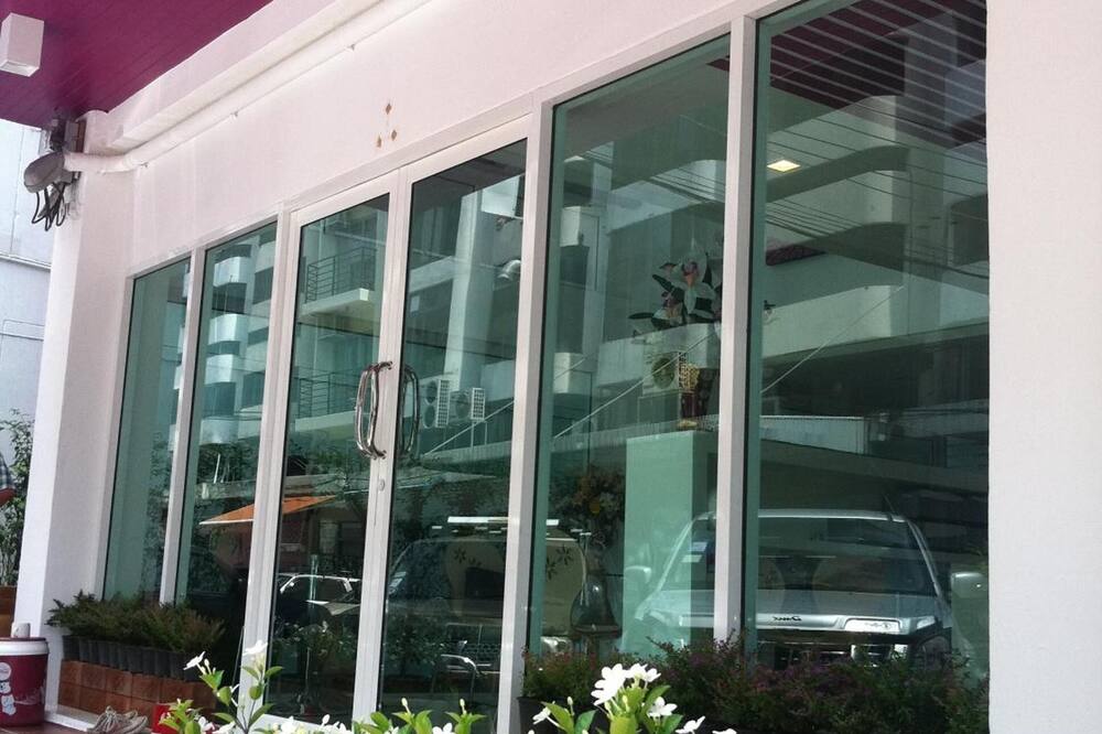 ナントラ エカマイ ホテル 写真