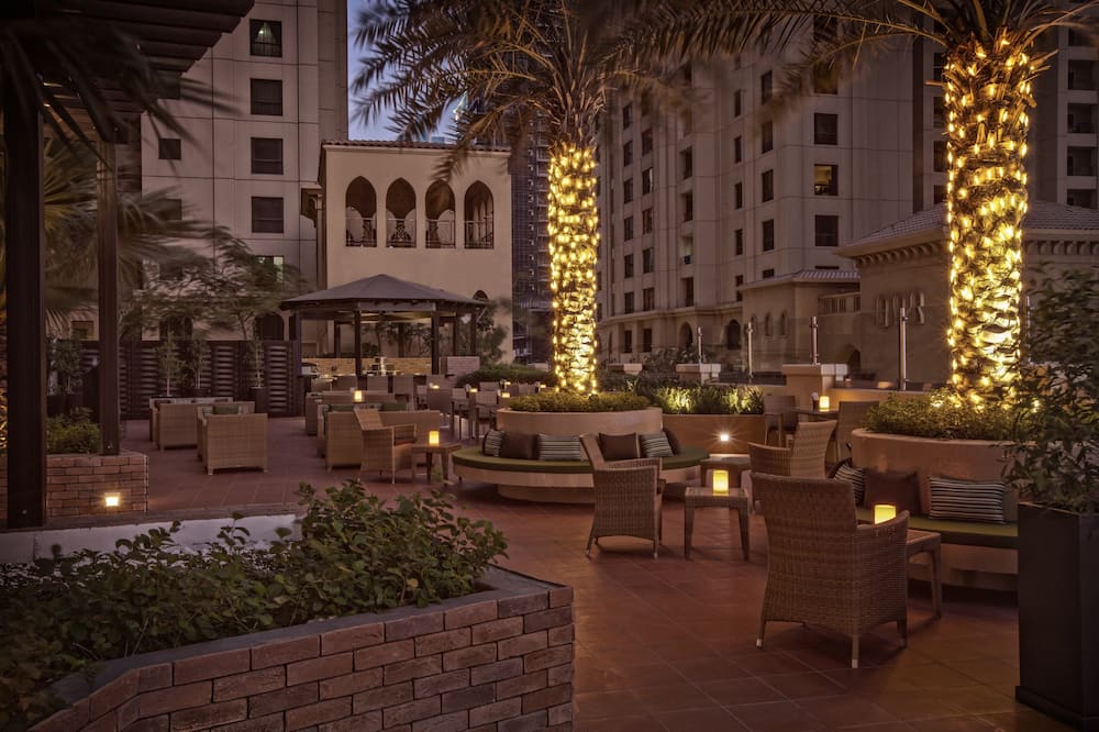 アムワジ ロタナ ジュメイラ ビーチ 写真