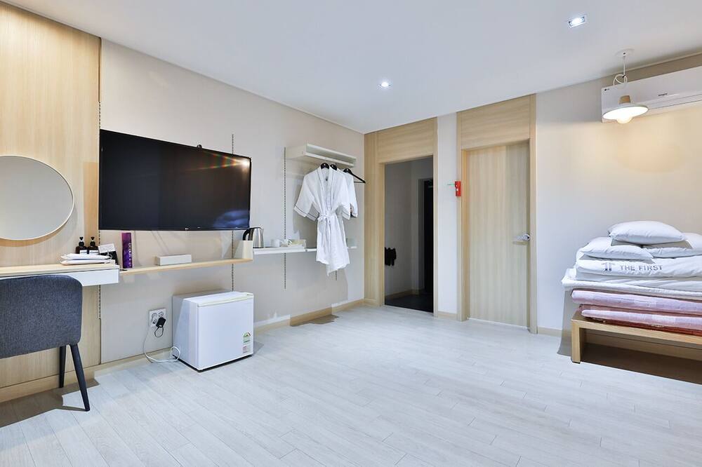 ザ ファースト ホテル 写真