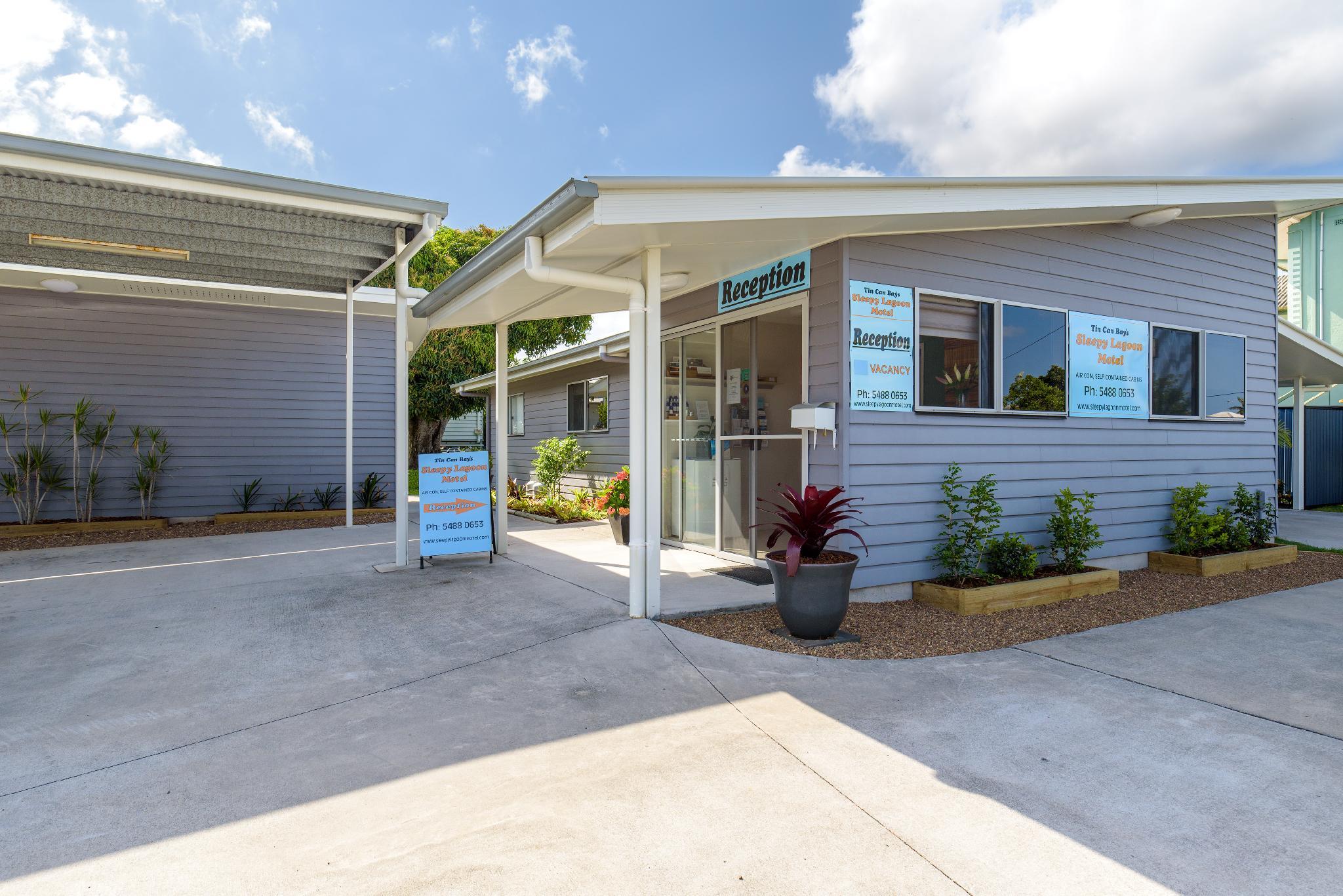 ティン キャン ベイズ スリーピー ラグーン モーテル 写真