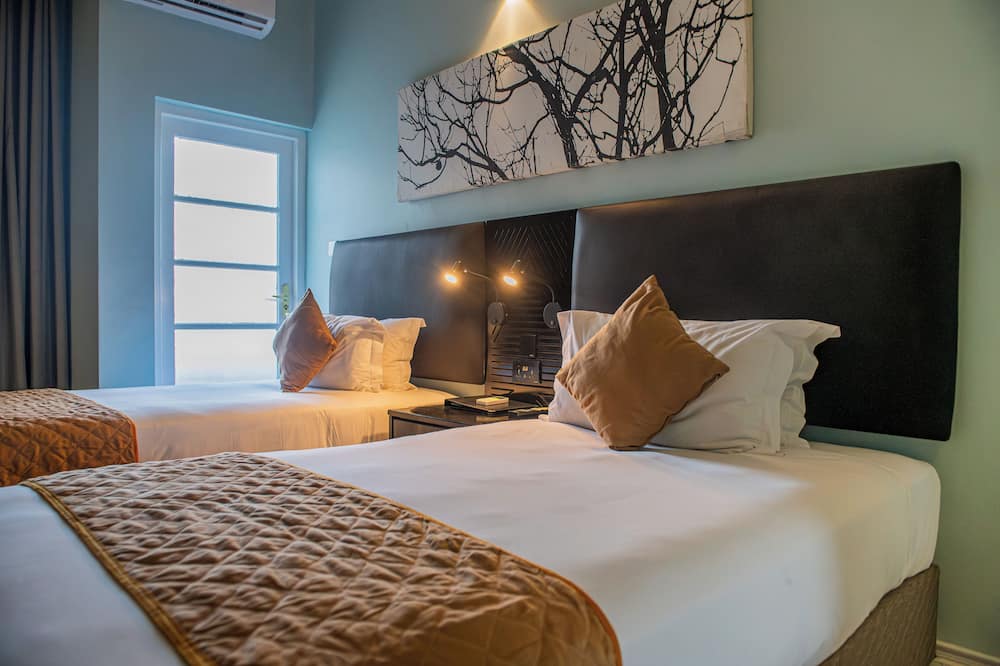 ニュー アンバサダー ホテル 写真