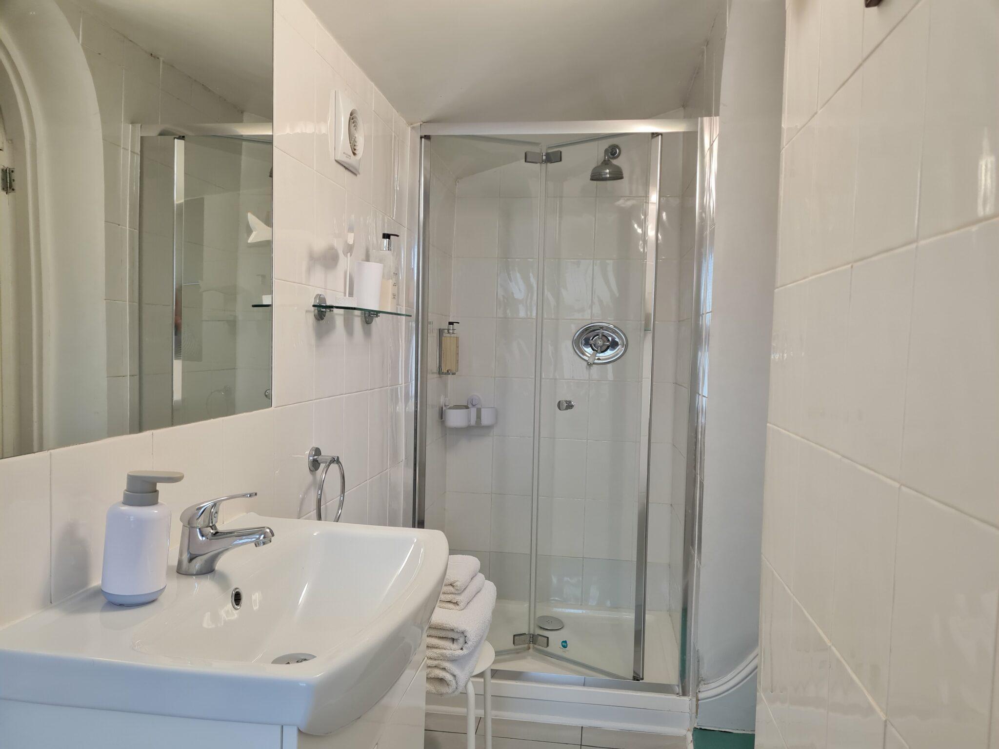 Endeavour House 写真