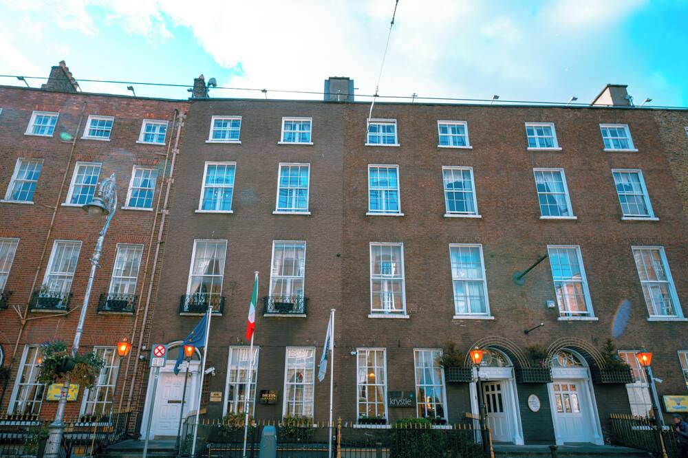 ラッセル コート ホテル 写真