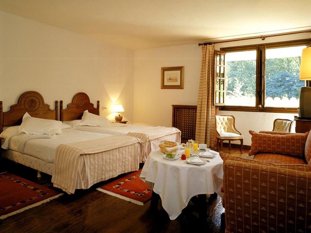 パラドール デ サンティジャーナ デル マール 写真