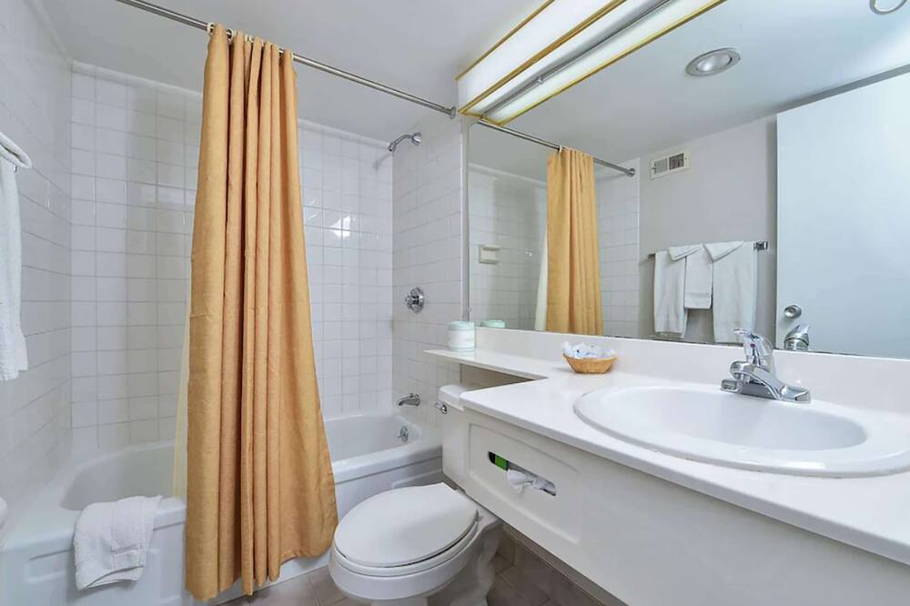 トラベロッジ バイ ウィンダム クリーブランド エアポート 写真