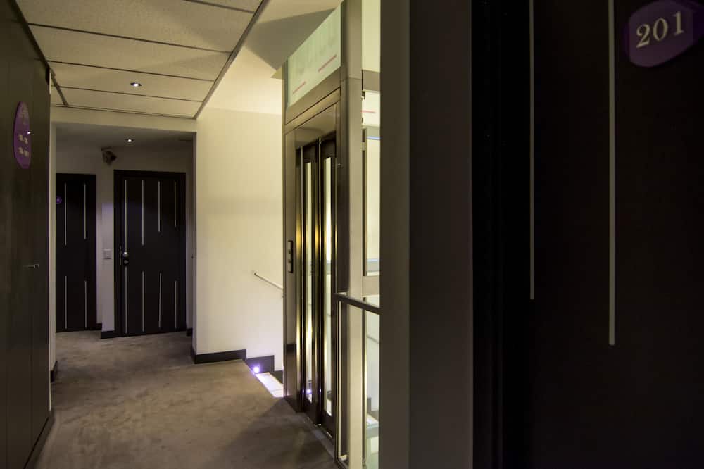 ゴールデン ホテル 写真