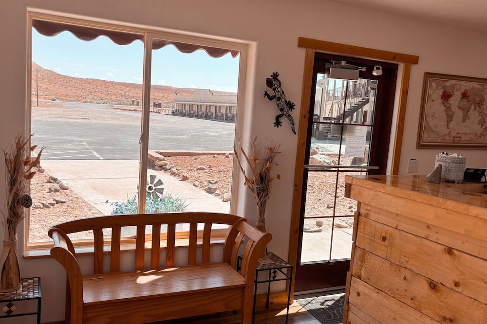 ウィスパリング サンズ モーテル 写真