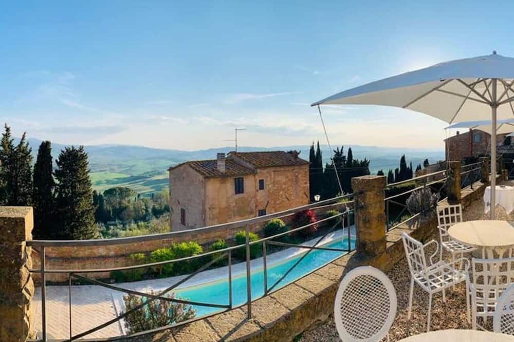 ルレ イル キオストロ ディ ピエンツァ 写真