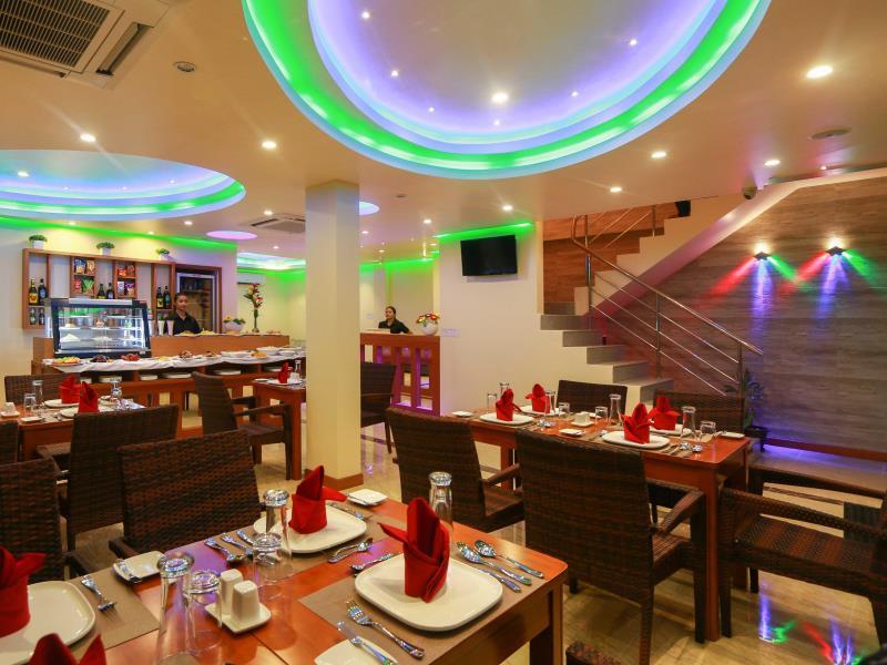 シーズン ホリデイズ アット フルフメール 写真