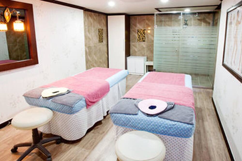 ザ チェイル ホテル オニャン 写真