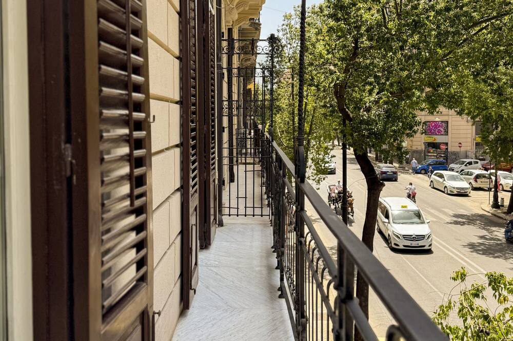 ホテル アンバシアトーリ 写真