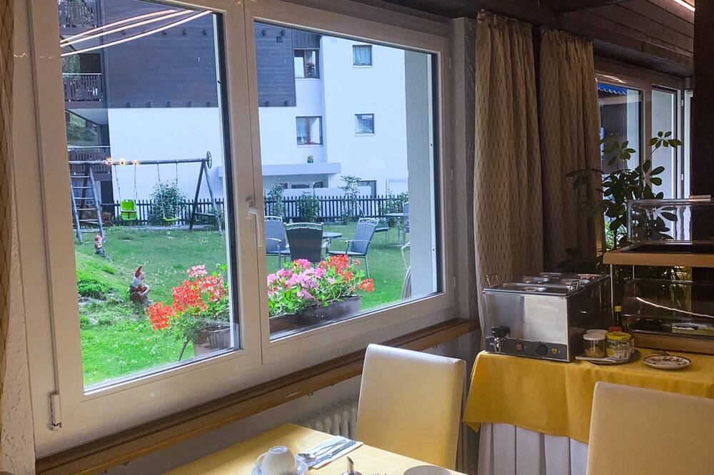 ホテル アドニス 写真