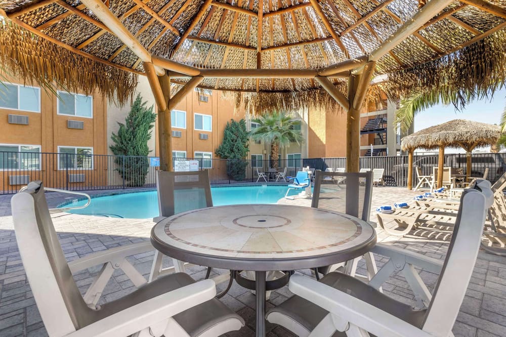 ベスト ウェスタン マッカラン イン 写真