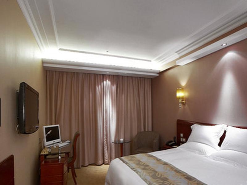 アンバサダー ホテル 写真