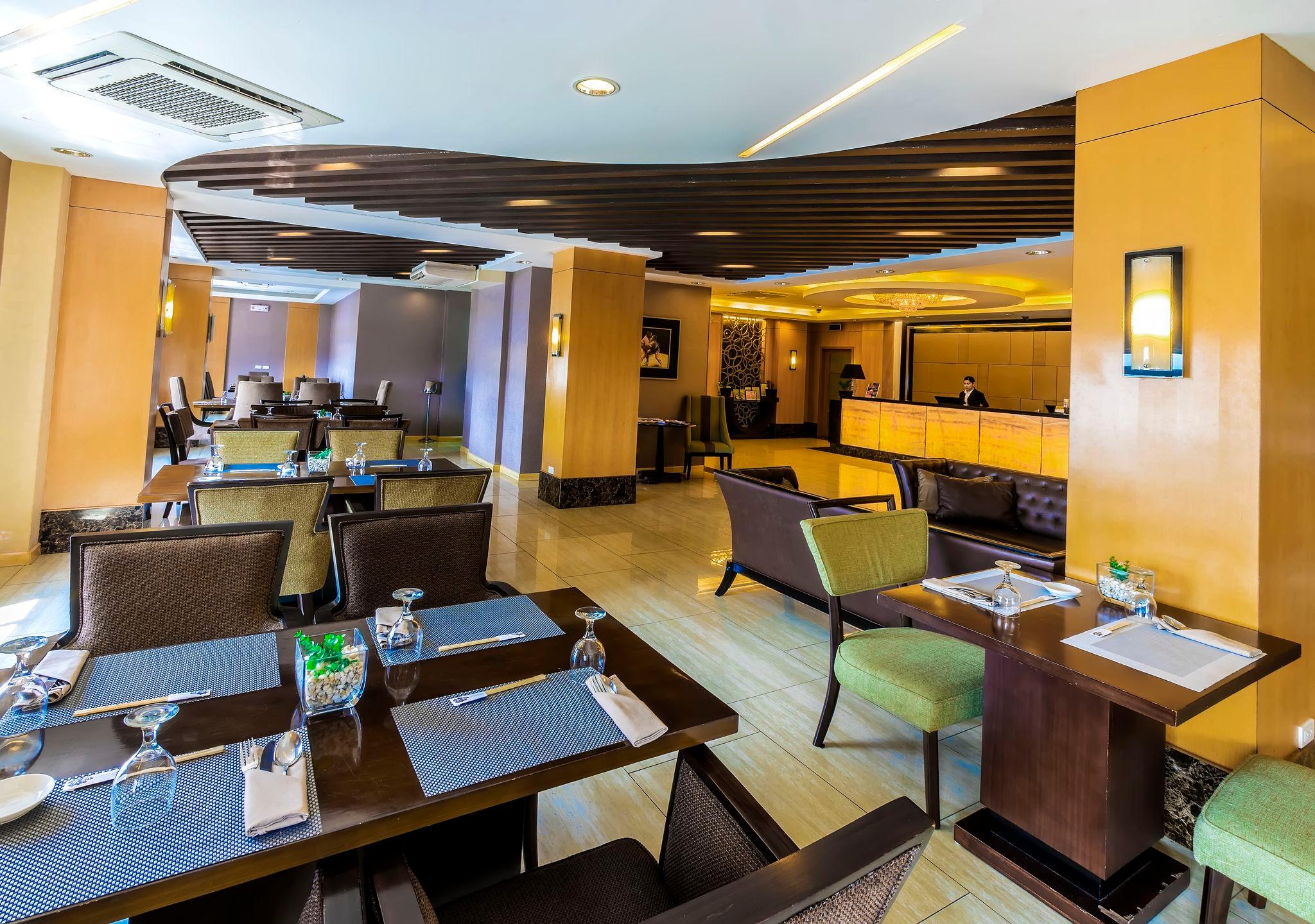 ザ プラザ ホテル バランガ 写真