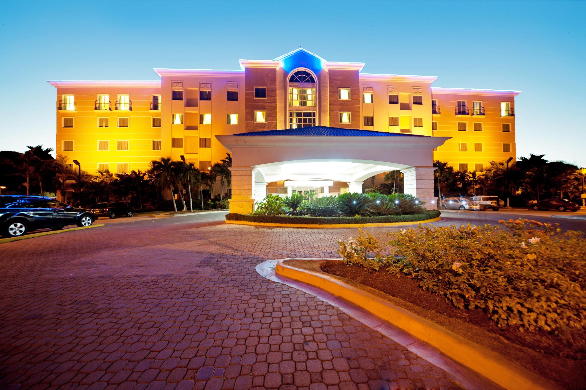 ホデルパ ガーデン コート ホテル 写真