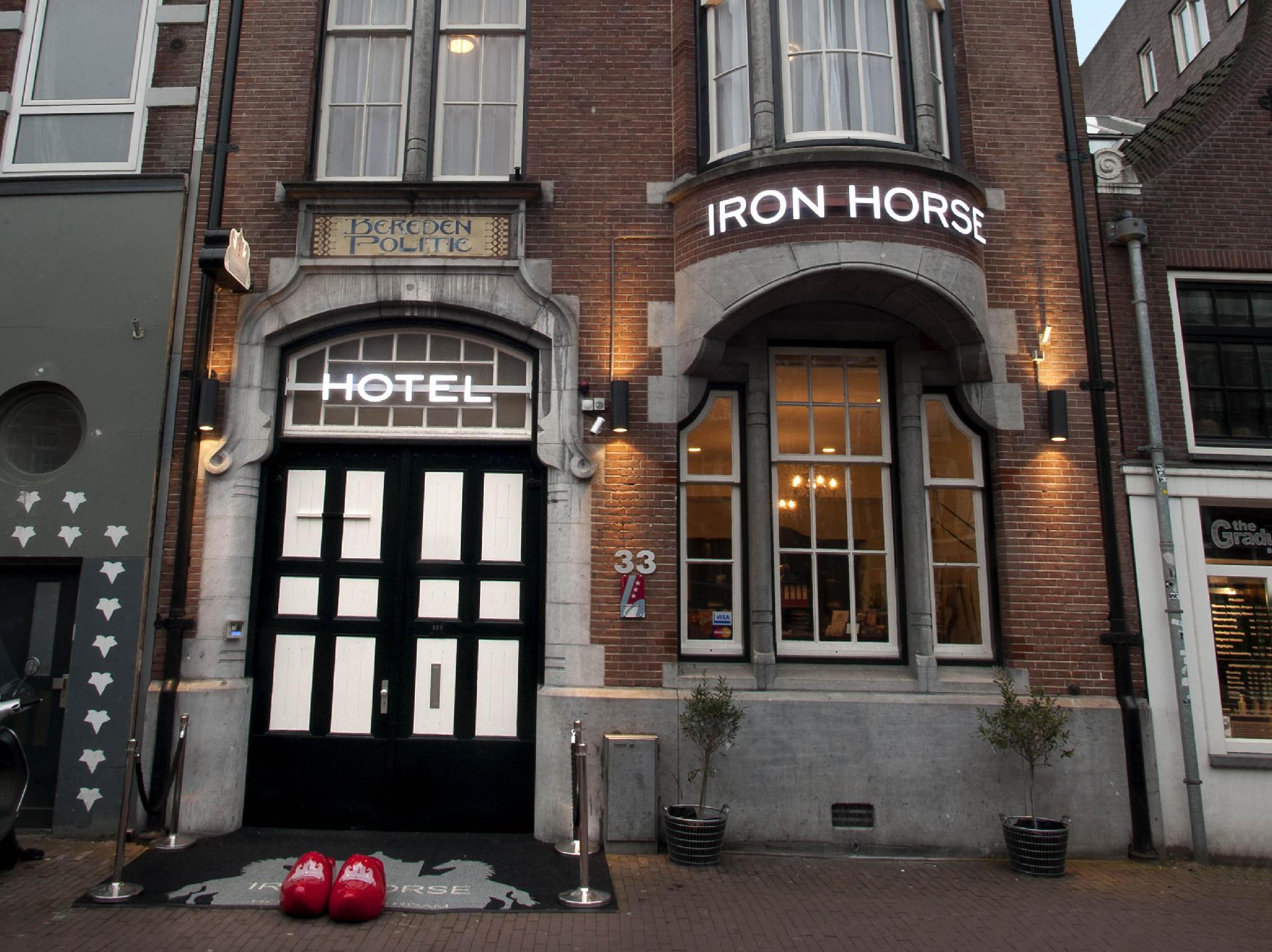 ホテル アイアン ホース 写真