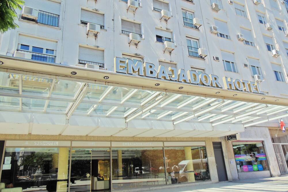 エンバハドール ホテル 写真
