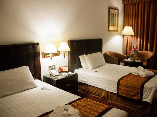 ナイト アーマー ホテル 写真