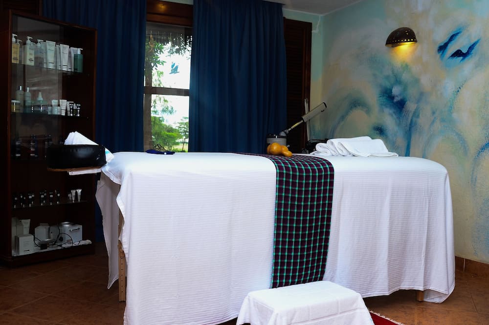 アンボセリ セレナ サファリ ロッジ 写真