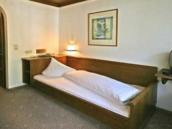 ホテル ノイヴィルト 写真