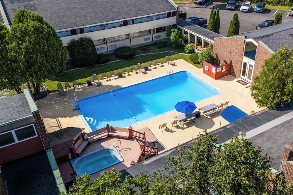 ファイアサイド イン & スイーツ ウォーターヴィル 写真