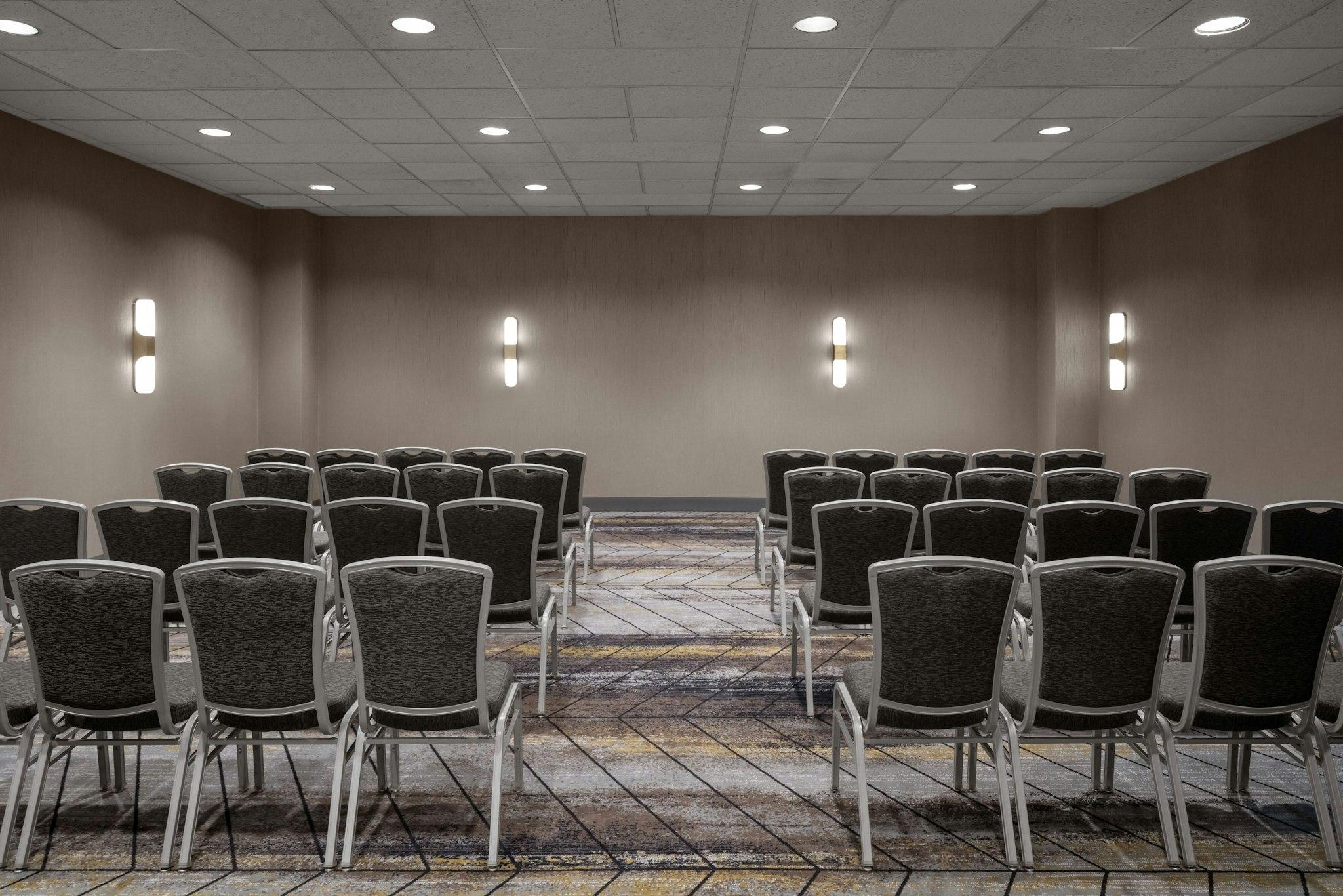 Renaissance Chicago North Shore Hotel 写真