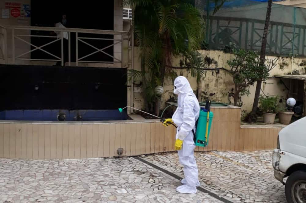 ホテル ラッキー ゴレガオン 写真