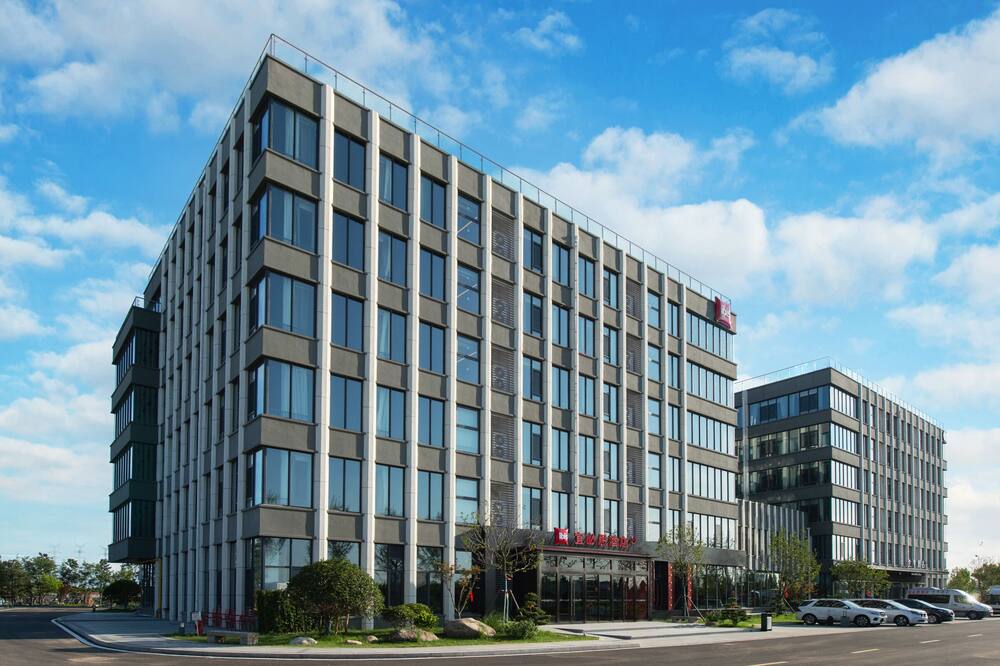 ibis Jiaodong Airport EMU Town Store 写真