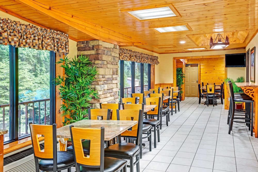 ベイモント バイ ウィンダム ガットリンバーグ オン ザ リバー 写真