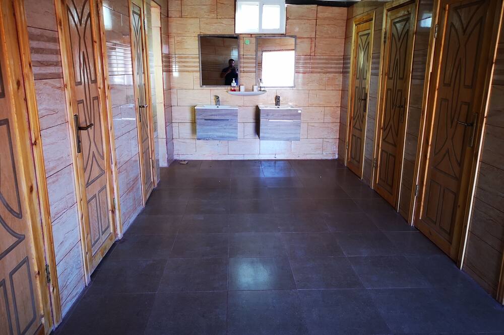 ビヨンド ワディ ラム キャンプ 写真