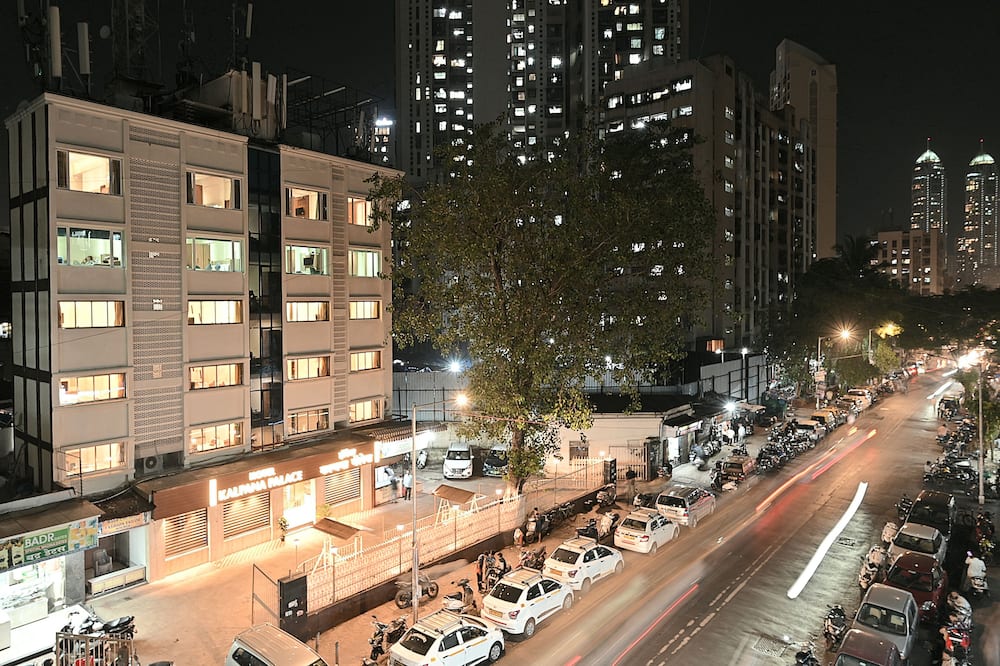 ホテル カルパナ パレス 写真