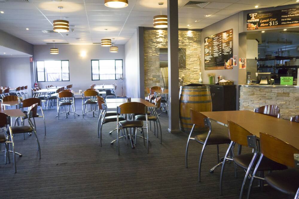 テンターフィールド タバーン アンド モーター イン 写真