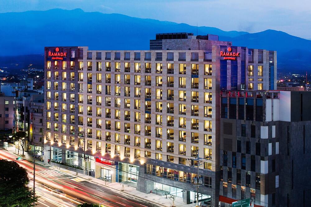 ラマダ チェジュ シティホール 写真