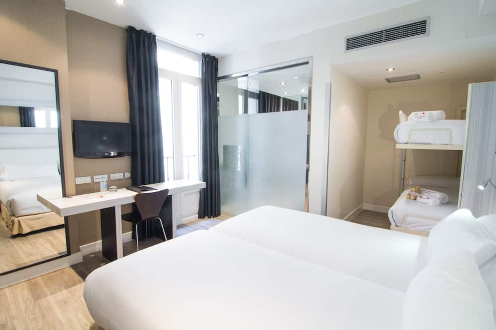 プチ パレス アレナル 写真